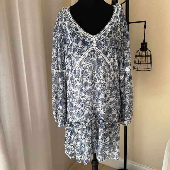 Altar'd State Dresses & Skirts - Altar’d State Blue & White Floral Boho Chic Long Sleeve Mini Dress Size Large